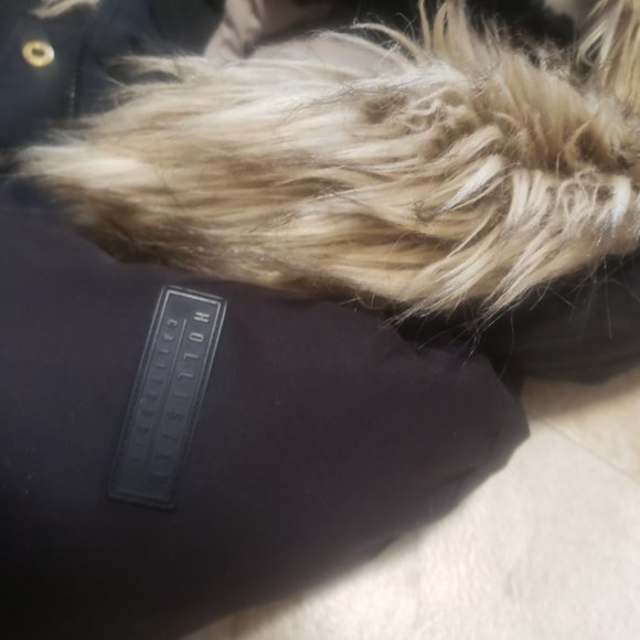 hollister ultimate down collection winter jacket, black with faux fur - Picture 4 of 4